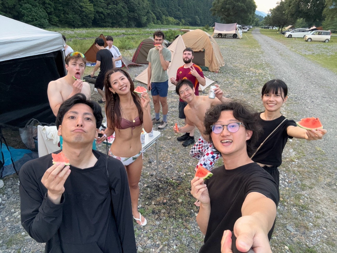 跟share house朋友一起露營