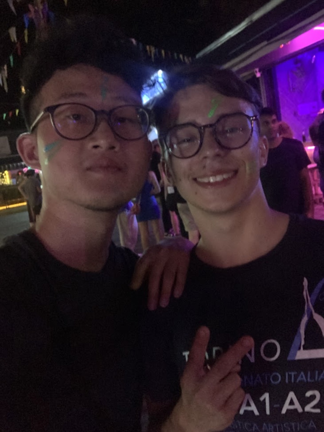 泰國跟義大利朋友的深夜派對